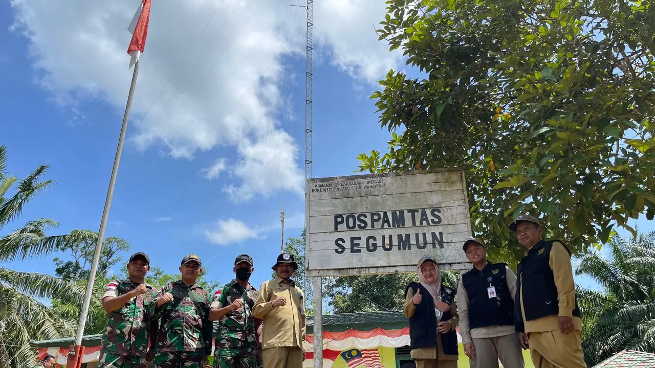 BNPP bersama Imigrasi dan Bea Cukai serta Satgas Pamtas secara berkala melakukan patroli bersama dalam rangka pengawasan pada jalur tidak resmi lintas batas negara. (Dok. IST/BNPP)