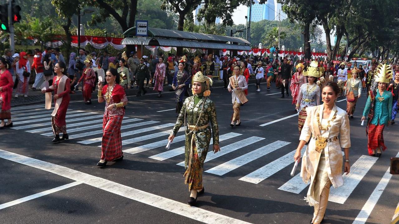 Peserta Kirab Bendera Pusaka diisi oleh berbagai lapisan masyarakat, di antaranya drumband dari akademi Polri hingga TNI. 

Pasukan kirab bergerak meninggalkan Monas pukul 08.13 WIB dengan pengawalan dari pasukan berkuda.