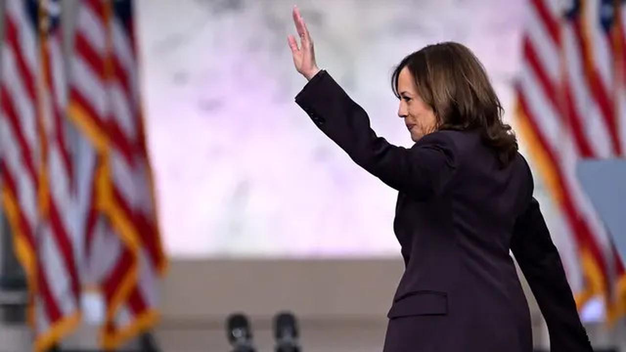 Tampil Perdana Usai Pilpres AS 2024, Kamala Harris Akui Kemenangan Donald Trump