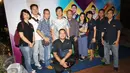 Wakil Direktur Utama Emtek, Sutanto Hartono bersama rombongan berfoto bersama usai acara Emtek Goes to Campus (EGTC) 2017 di Malang, Jawa Timur, Rabu (3/5). (Liputan6.com/Helmi Afandi)