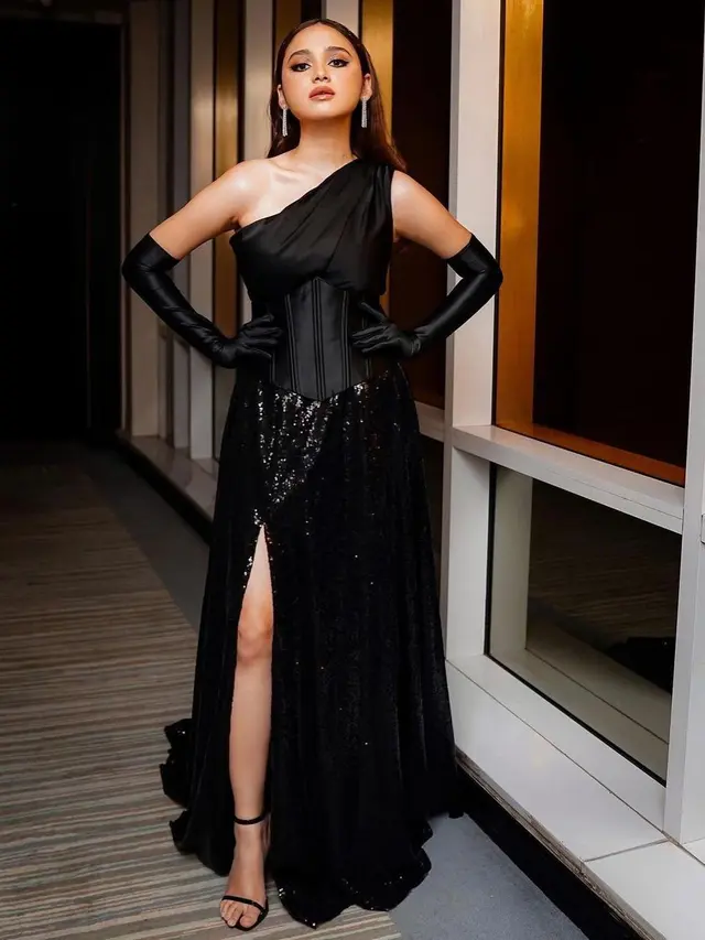 Stuart Weitzman Ikut Meriahkan Busana Selebriti Tanah Air di Acara Red Carpet Gala Premiere