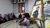 Rumah Kru Pesawat ATR Dipadati Pelayat dan Karangan Bunga, Ada dari Menteri KKP