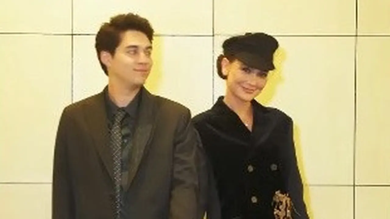 9 Potret Gaya Couple Serba Hitam Luna Maya dan Maxime Bouttier di Tatler Ball 2025, Stylish dan Elegan