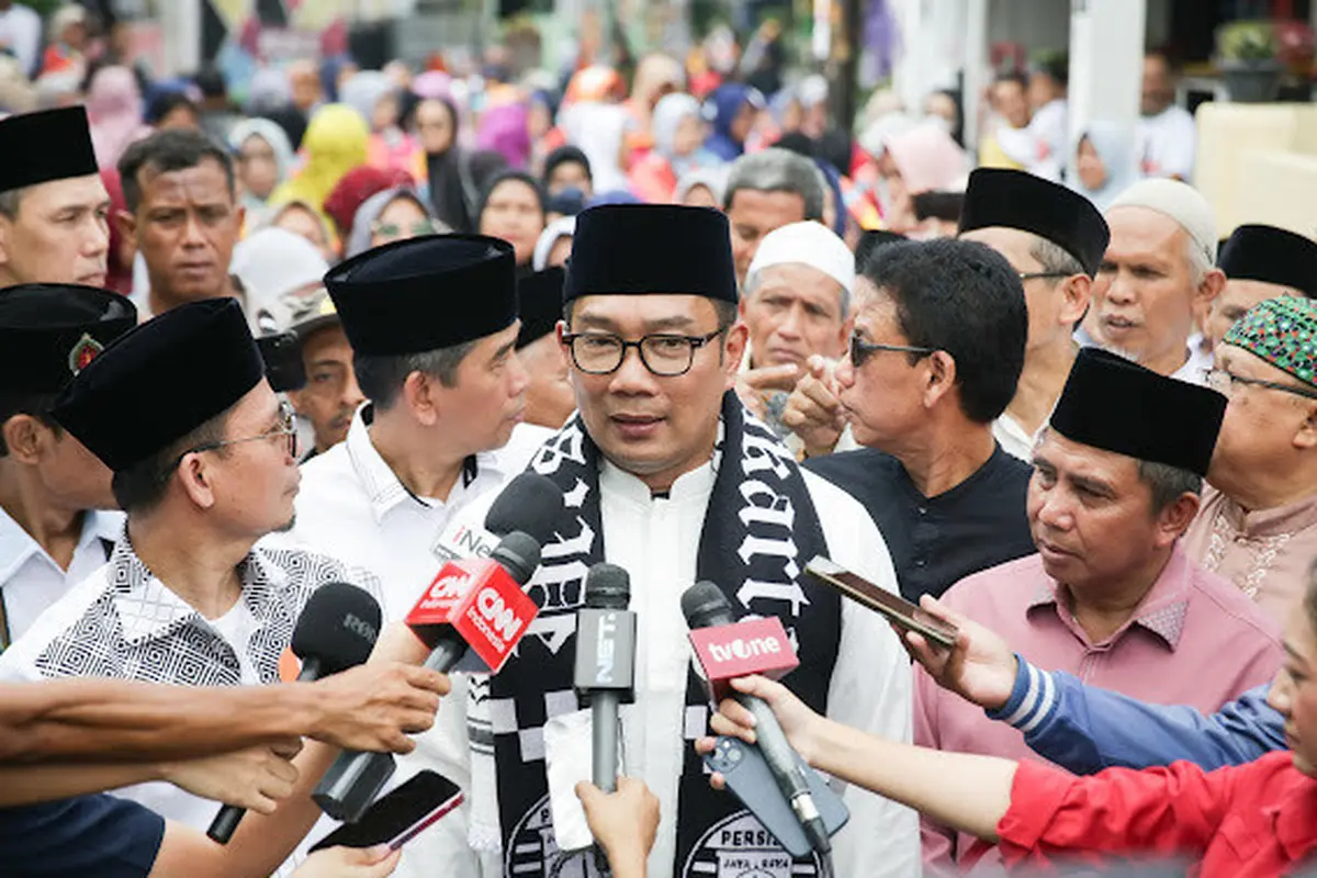 Calon Gubernur (Cagub) Jakarta nomor urut 1 Ridwan Kamil (RK) blusukan ke Pejaten Timur, Pasar Minggu, Jakarta Selatan, pada Senin (18/11/2024).