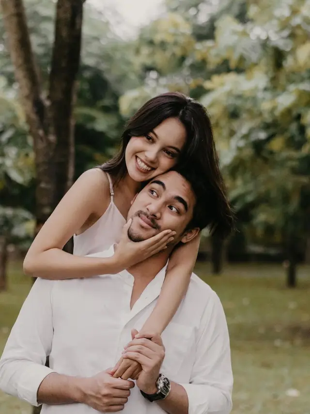 6 Potret Mesra Anggika Bolsterli dan Kekasih, Disebut Prewedding Oleh Netizen
