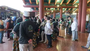 Erupsi Gunung Anak Krakatau Ganggu Penerbangan Umrah, Ini yang Perlu Dilakukan Jemaah