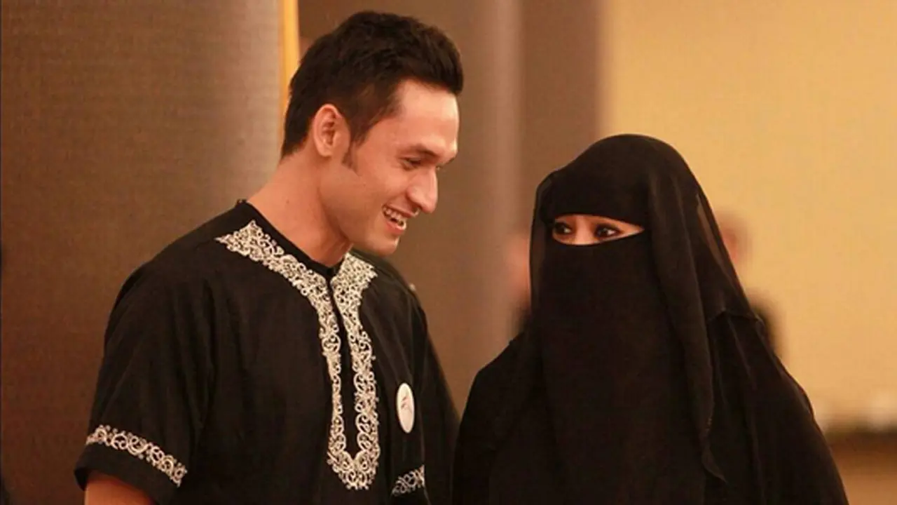 Indra Bruggman dan wanita bercadar