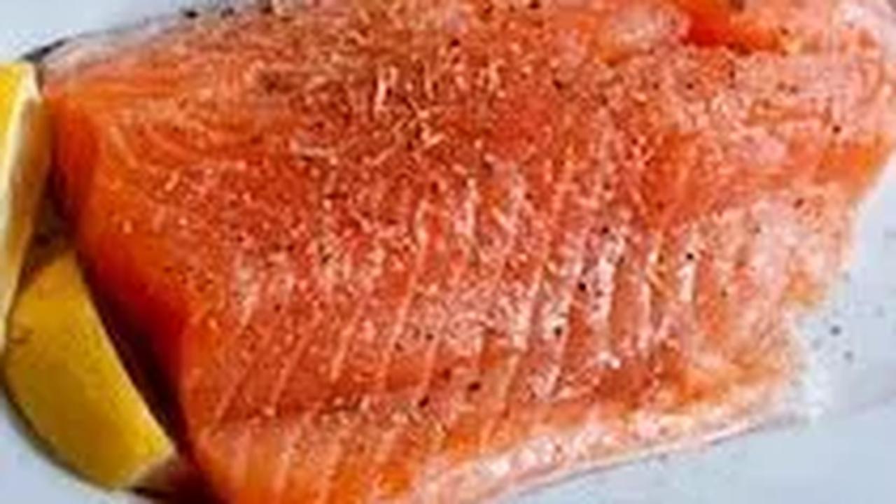 5.&nbsp;Ikan Salmon