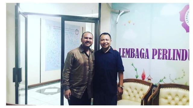 7 Potret Arya Satria Claproth, Suami Karen Idol yang Jadi Sorotan