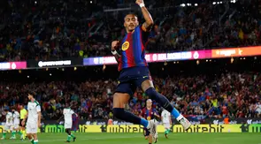 Pemain Barcelona Raphinha merayakan gol dalam laga La Liga Spanyol antara Barcelona vs Racing Santander di Barcelona, Spanyol, Rabu, 16 September 2026. (AP Photo/Joan Monfort)