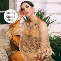 Tak selalu tampil simpel, coba stunning eye makeup ini saat bulan puasa. (Sumber foto: tasyafarasya/instagram)