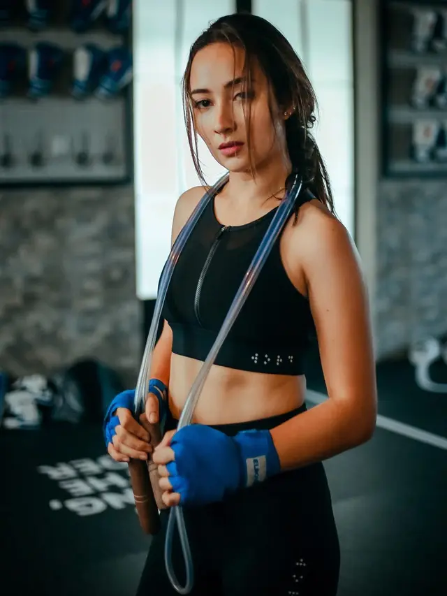 7 Gaya Sporty Naomi Zaskia, Wanita yang Pernah Dekat dengan Sule