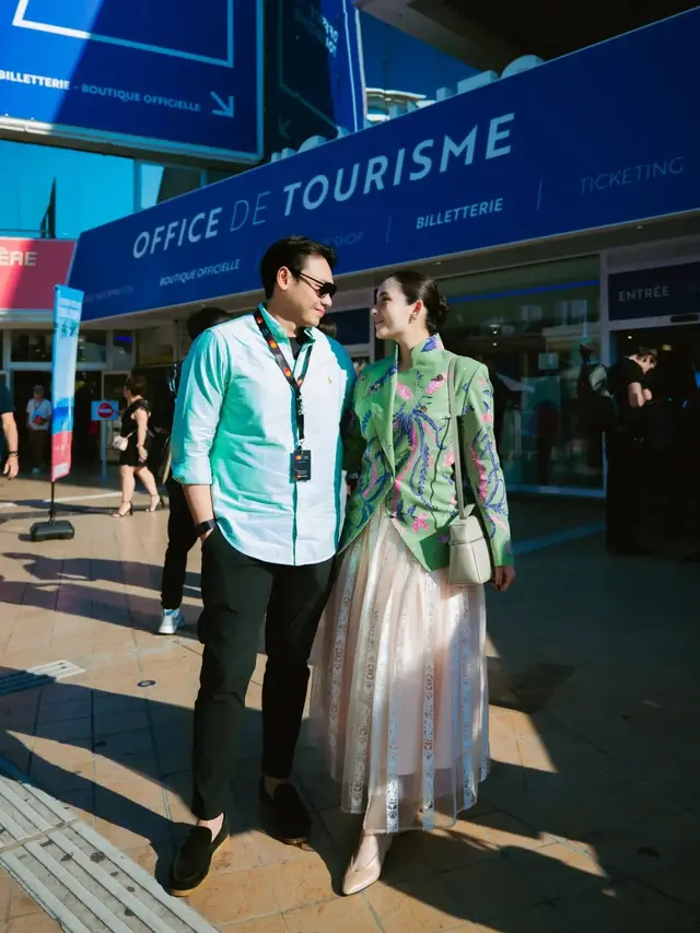 Pesona Menyala Chelsea Islan dengan Kebaya Janggan Batik di Cannes, Promosikan Seni Budaya di Panggung Dunia
