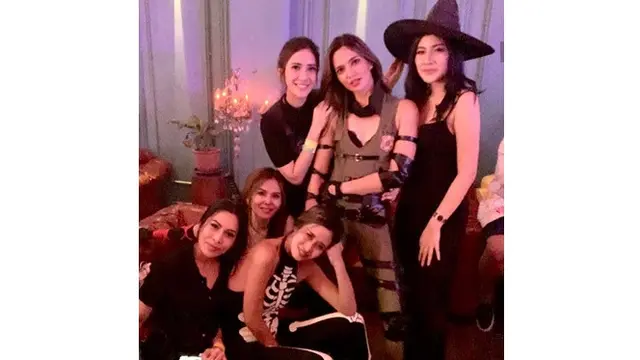 Jauh Dari Seram, Ini 6 Gaya Nia Ramadhani Saat Haloween Party