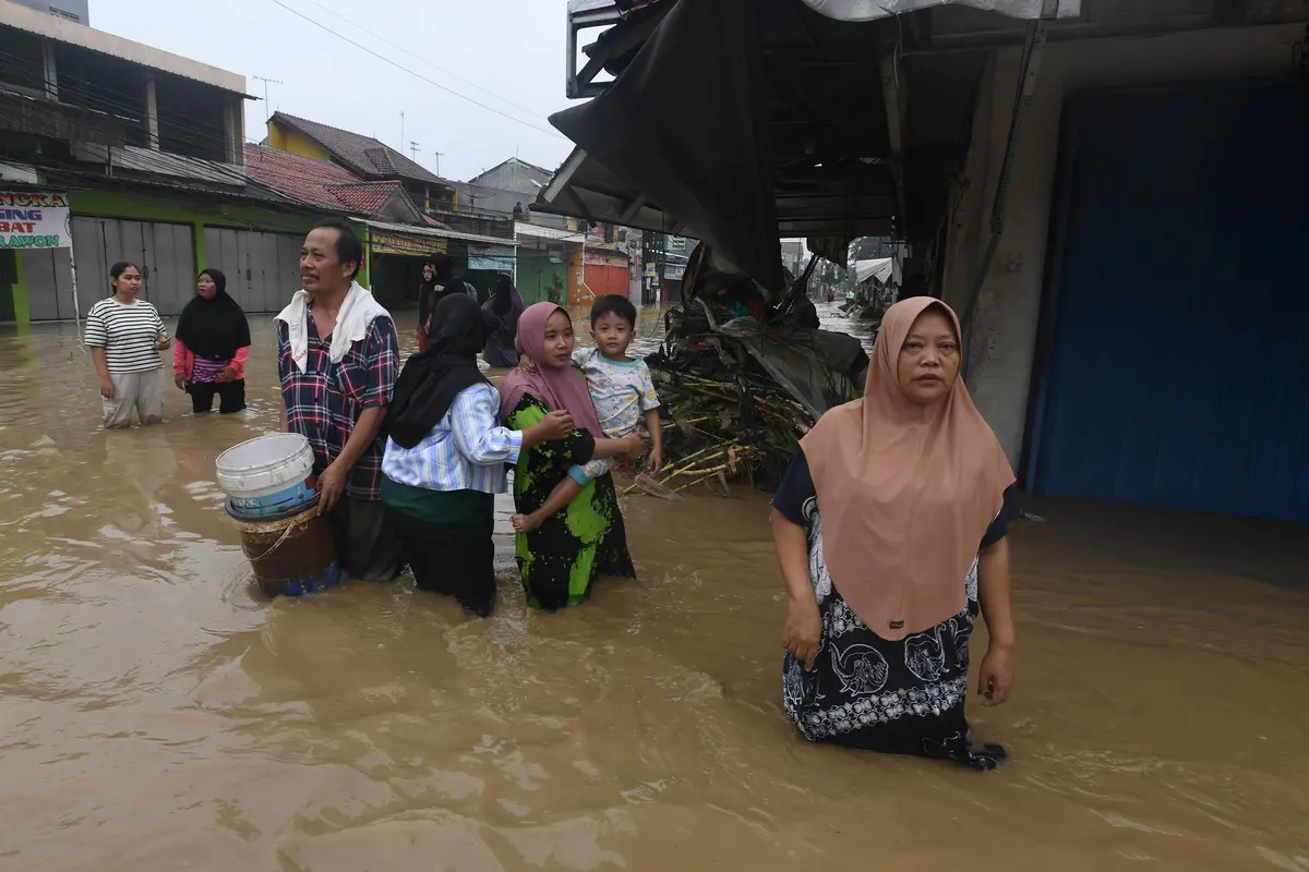 Banjir Rendam Permukiman Warga di Perumahan Vila Nusa Indah 3 Bogor