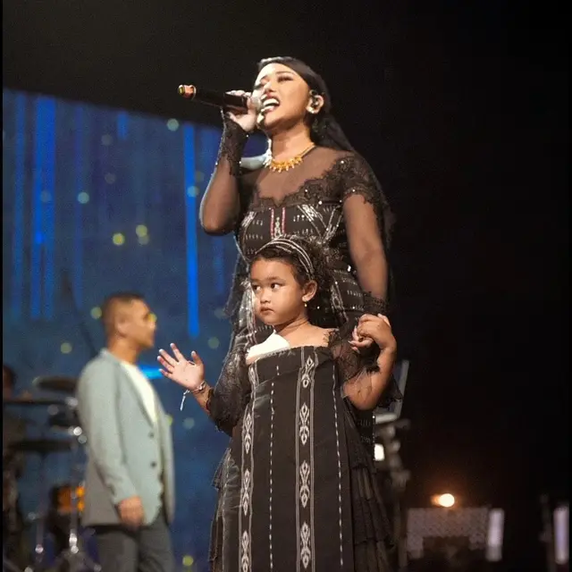 [Fimela] Mutia Ayu dan Gewa