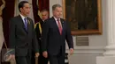 Presiden Jokowi (kiri) dan Presiden Finlandia Sauli Vainamo Niinisto akan melakukan penandatangan nota kesepahaman di Istana Merdeka, Jakarta, (3/11/2015). Kerjasama tersebut dalam bidang energi bersih, baru, dan terbarukan. (Liputan6.com/Faizal Fanani)