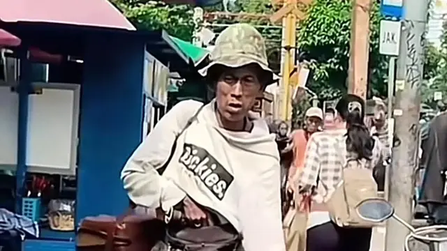 Sudrajat Penjual Es Kue Jadul Dituduh Berjualan Bahan Spons