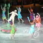 Penampilan Disney On Ice bertajuk Dare to Dream! di Istora Senayan, Jakarta, Jumat (10/4/2015). Acara ini digelar untuk merayakan 75 tahun cerita mengenai Disney Princess (Liputan6.com/Panji Diksana)