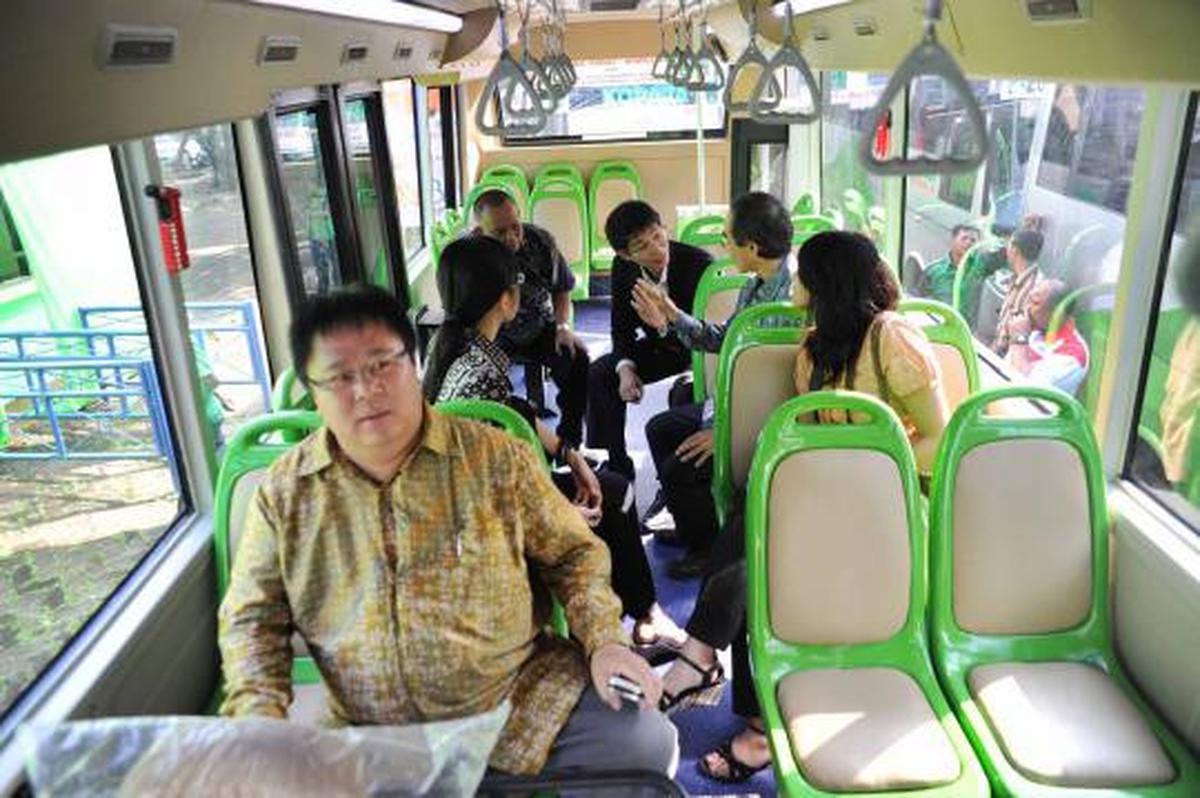 Fauzi Bowo luncurkan Kopaja AC dilengkapi wifi