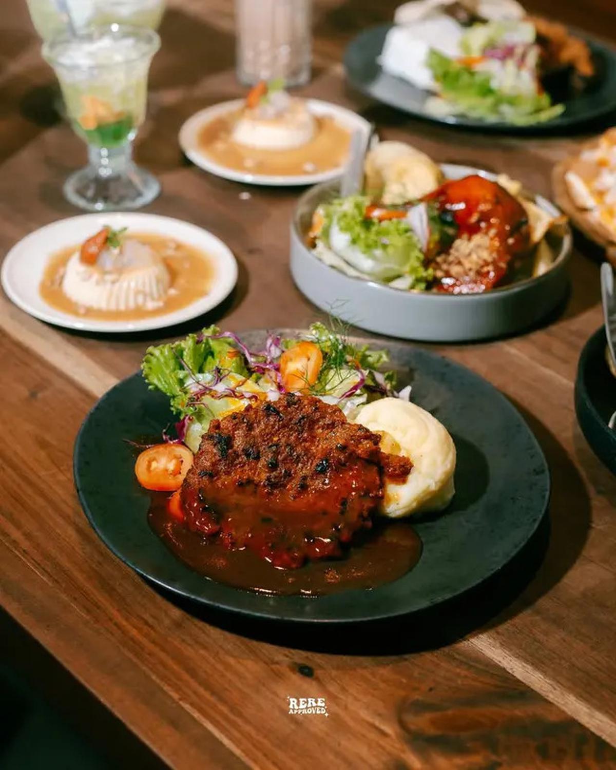 30 Rekomendasi Tempat Makan Enak di Solo, dari Legendaris hingga Instagramable