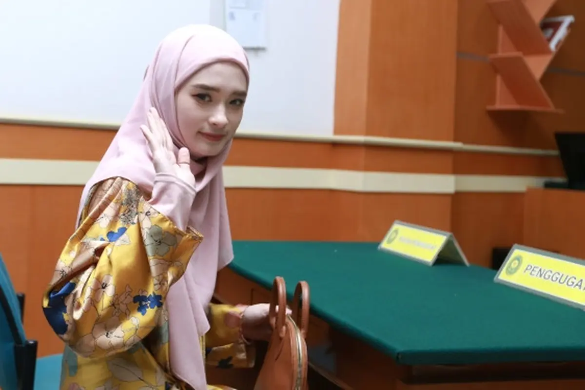 Inara Rusli Sidang Mediasi Perceraian