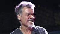 Eddie Van Halen tampil di panggung pada 13 Agustus 2015 di New York ( Greg Allen/Invision/AP, File)