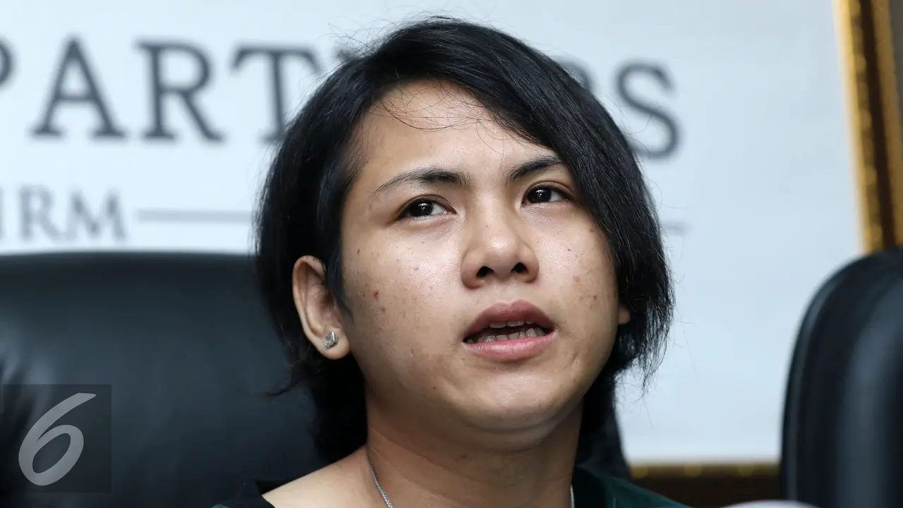 Istri Aming, Evelyn