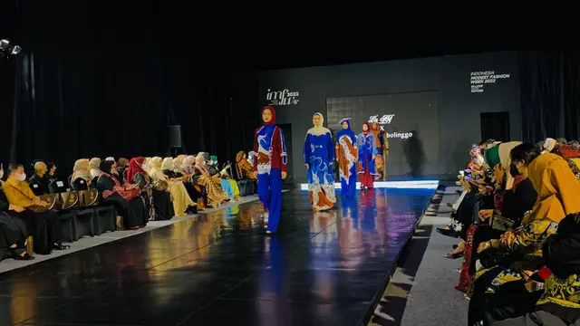 Tampil Istimewa dengan Koleksi Busana Batik Lia Afif Bernuansa Elektrik