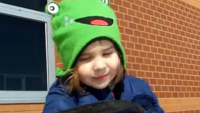 Gokil! Anak Ini Ingin Menjual Adiknya demi Sebuah Mainan