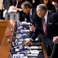 Mark Zuckerberg di Depan Senat AS: Saya Minta Maaf  (BRENDAN SMIALOWSKI / AFP)