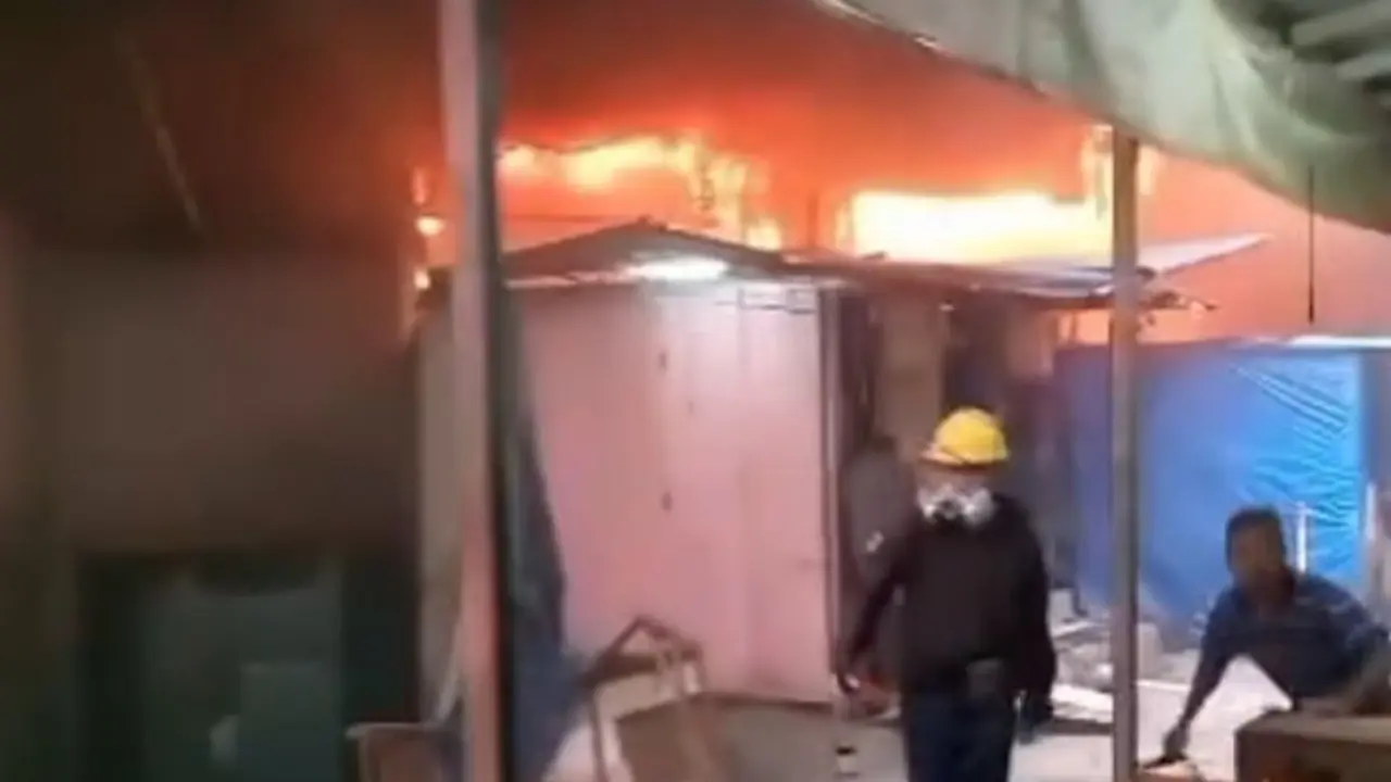 Pasar Anyar Bogor terbakar. (Liputan6.com/Achmad sudarno)
