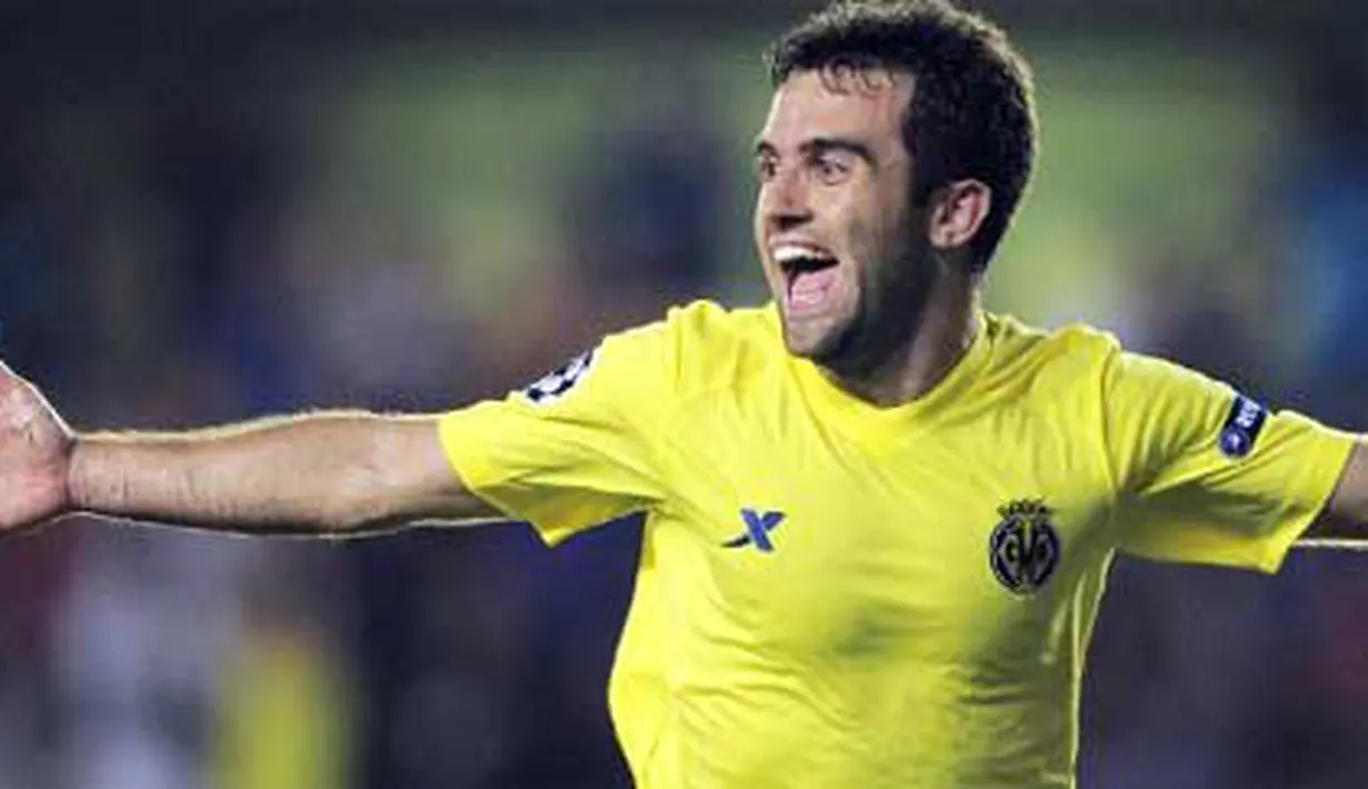 Selebrasi striker Villarreal Giuseppe Rossi usai mencetak gol kedua ke gawang Odense BK di leg kedua play-off Liga Champions yang digelar di El Madrigal, 23 Agustus 2011. Villarreal unggul 3-0. AFP PHOTO/ JOSEP LAGO 