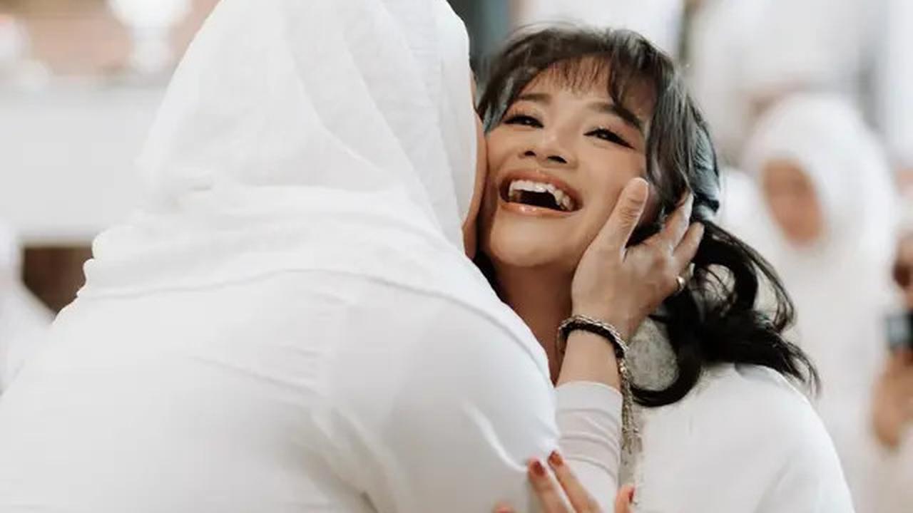 6 Potret Detail Outfit Adira Kania di Pengajian Jelang Nikah, Penuh Makna Spiritual