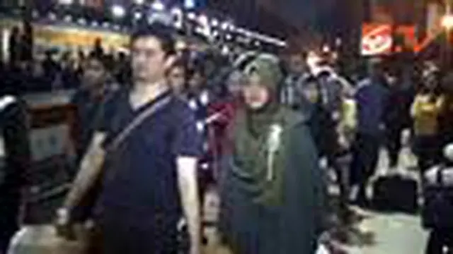 Ribuan Pemudik Tiba di Stasiun Jatinegara