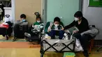 Anak-anak menerima infus di rumah sakit anak-anak di Beijing pada 23 November 2023. Organisasi Kesehatan Dunia (WHO) telah meminta lebih banyak data kepada China mengenai penyakit pernapasan yang menyebar di bagian utara negara tersebut. (Jade Gao / AFP)