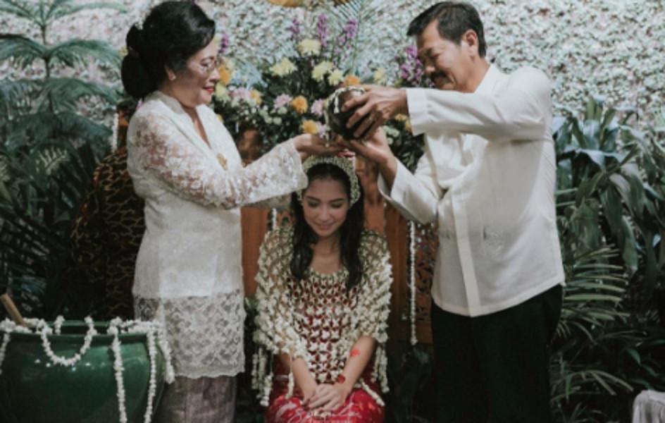 Anneke Jodi Gelar Pesta Pernikahan Tertutup Di Bali News Entertainment Fimela Com