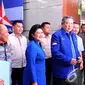 SBY datang bersama Isteri Ani Yudhoyono dan Sekjen Demokrat, Edhie Baskoro Yudhoyono (Ibas), Jakarta, Kamis (11/12/2014). (Liputan6.com/Johan Tallo) 