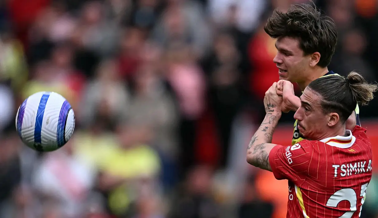 Di babak pertama, Liverpool tampil dominan dan menguasai permainan. (Paul ELLIS/AFP)