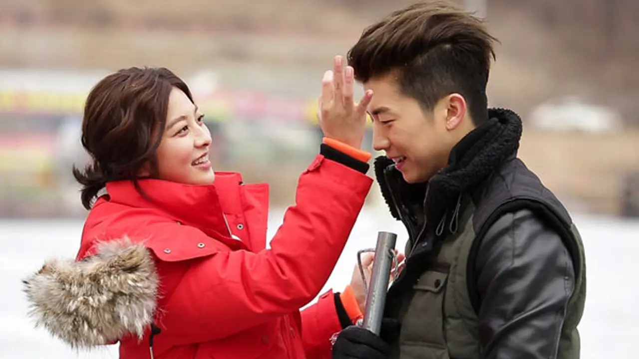 Akhirnya Wooyoung 2PM Menikahi Park Se Young