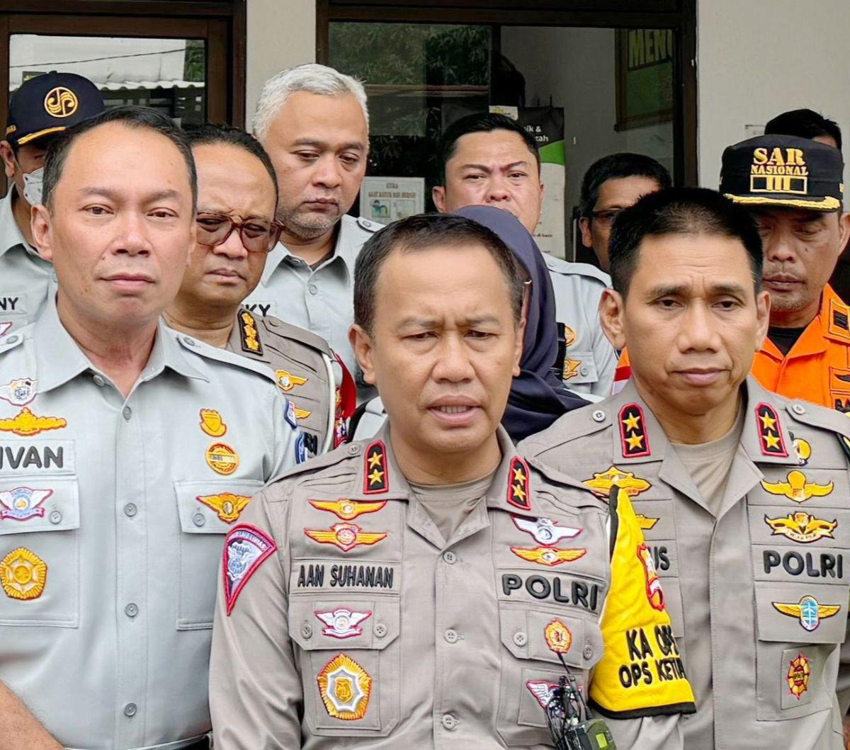 "Salah satunya teridentifikasi alamatnya di Kudus, dan kita akan pastikan kembali dengan alamat yang ada. Untuk dua orang korban luka juga sedang dilakukan perawatan di RS Rosela" ujar Irjen Pol Aan.
