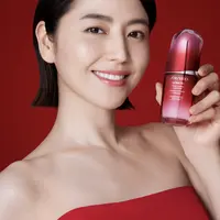 Kolaborasi spesial bersama Yuni Yoshida rakayan anniversary ke-10 Shiseido Ultimune.