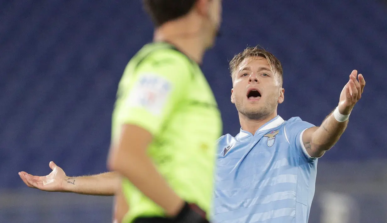 Ekspresi pemain Lazio Ciro Immobile saat menghadapi Torino pada laga Serie A Italia di Stadion Olimpiade Roma, Italia, Rabu (30/10/2019). Lazio membantai Torino 4-0. (AP Photo/Gregorio Borgia)