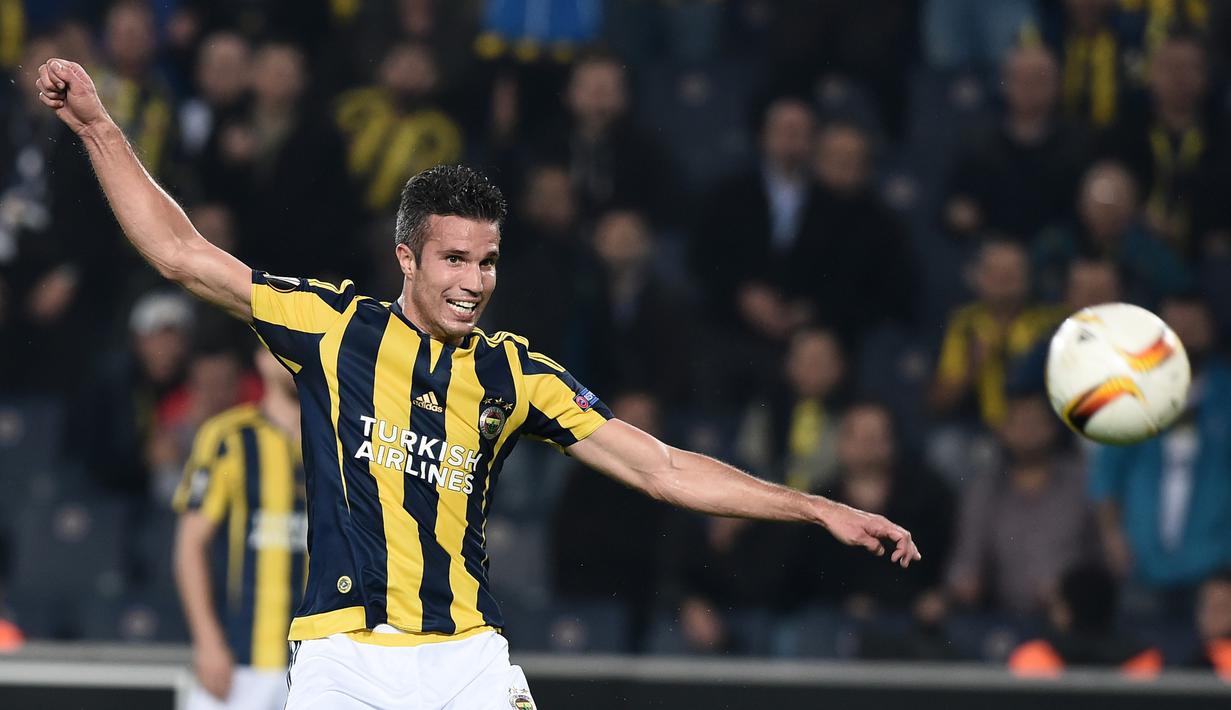 Robin van Persie bermain untuk Arsenal tahun 2004-2012 sebelum pindah ke Manchester United. Bersama MU, Van Persie meraih gelar juara Liga Inggris. Saat ini, Van Persie bermain untuk Fenerbahçe. (AFP/Ozan Kose)