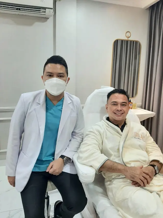 Ferly Junandar bersama dr. Chandra Lohisto, B.Med.Sc, Dip Cibtac dari Stay Beauty