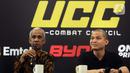 Ketua Umum Uni-Combat Council (UCC) Nelson Nainggolan (kiri) memberi keterangan terkait perkenalan Uni-Combat Council (UCC) di Media Center, Kementerian Pemuda dan Olahraga, Jakarta, Senin (16/6/2025). (Liputan6.com/Helmi Fithriansyah)