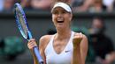 Petenis Rusia, Maria Sharapova meraih gelar Wimbledon pada 2004 setelah mengalahkan Serena Williams 6-1, 6-4. (AFP/Glyn Kirk)
