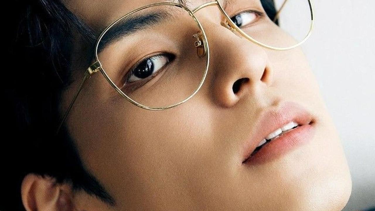 Gangguan Penglihatan Tak Halangi Karier, 8 Idol Korea Ini Jadi Inspirasi