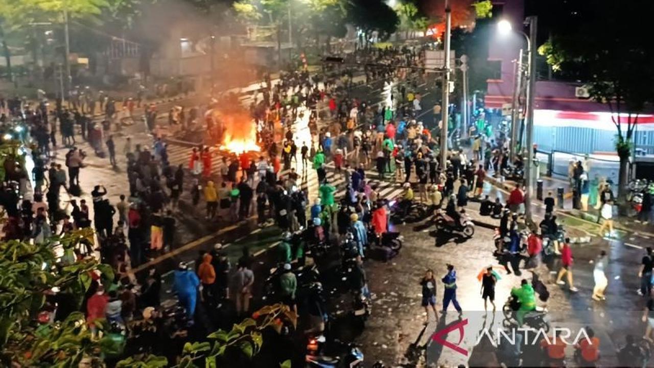 Fakta Mengejutkan: Mengapa Ribuan Massa Mako Brimob Kwitang Bertahan hingga Dini Hari?
