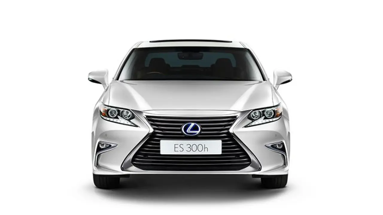 Sedan Hibrida Lexus Jadi Idola Orang Berduit Indonesia 